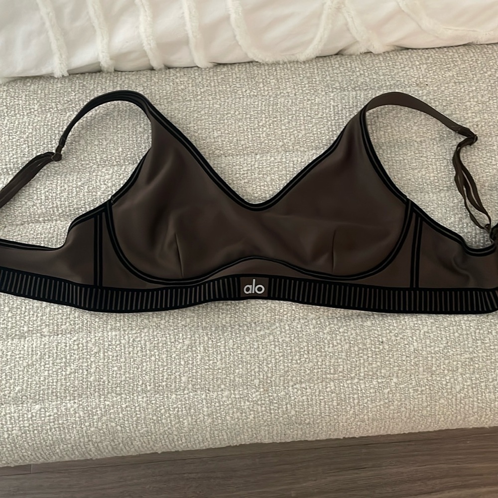 Alo airlift line up bra size large in dark brown